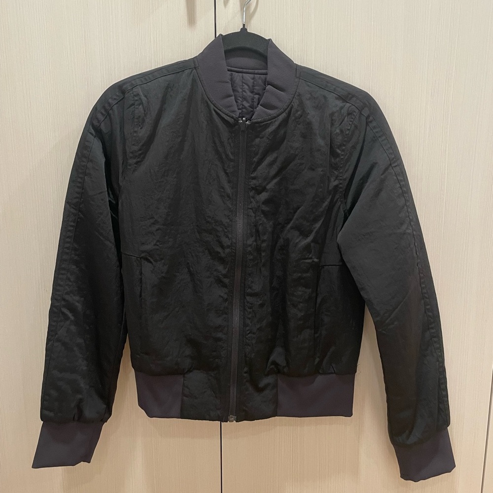 Reversible Lululemon black bomber jacket, size 4